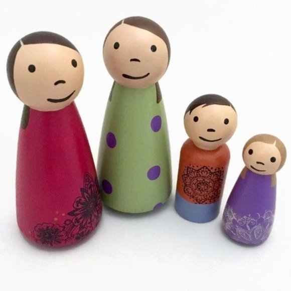 Two Moms Family of Four - Light Skin Tone - Ready - Picture 5 of 5